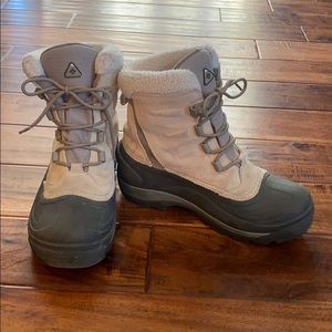 COLUMBIA -Water Resistant Cascadian Summette - 7.5